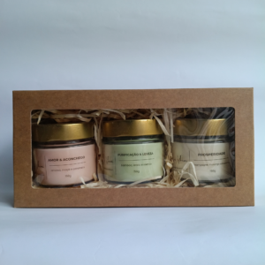 caixa em papel kraft com 3 velas em vidro pianezza da coleção Intenção Le' Vhemi